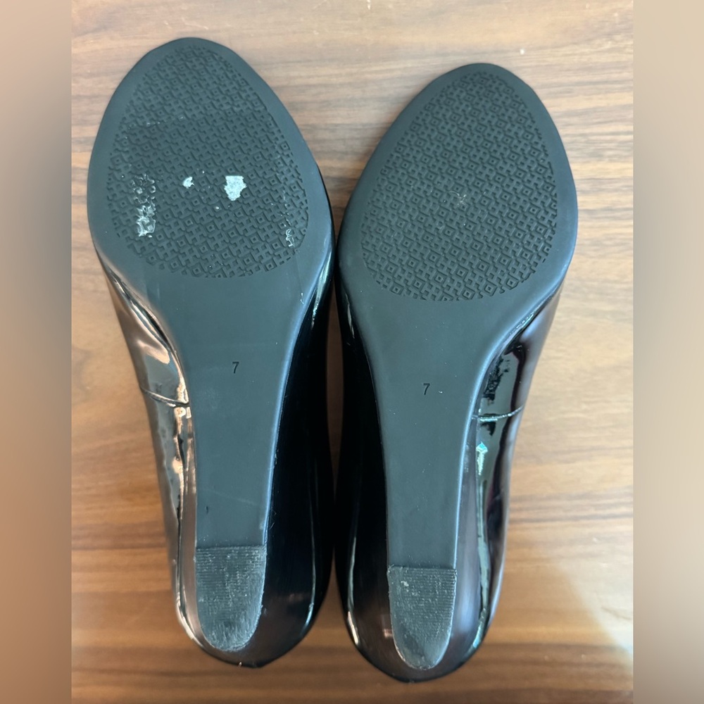 Tory Burch Black Patent Leather Peep Toe Wedge Heels Size 7 - Picture 7 of 7